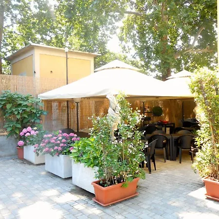 Mastroianni's Bed & Bistro Maison d'hôtes *